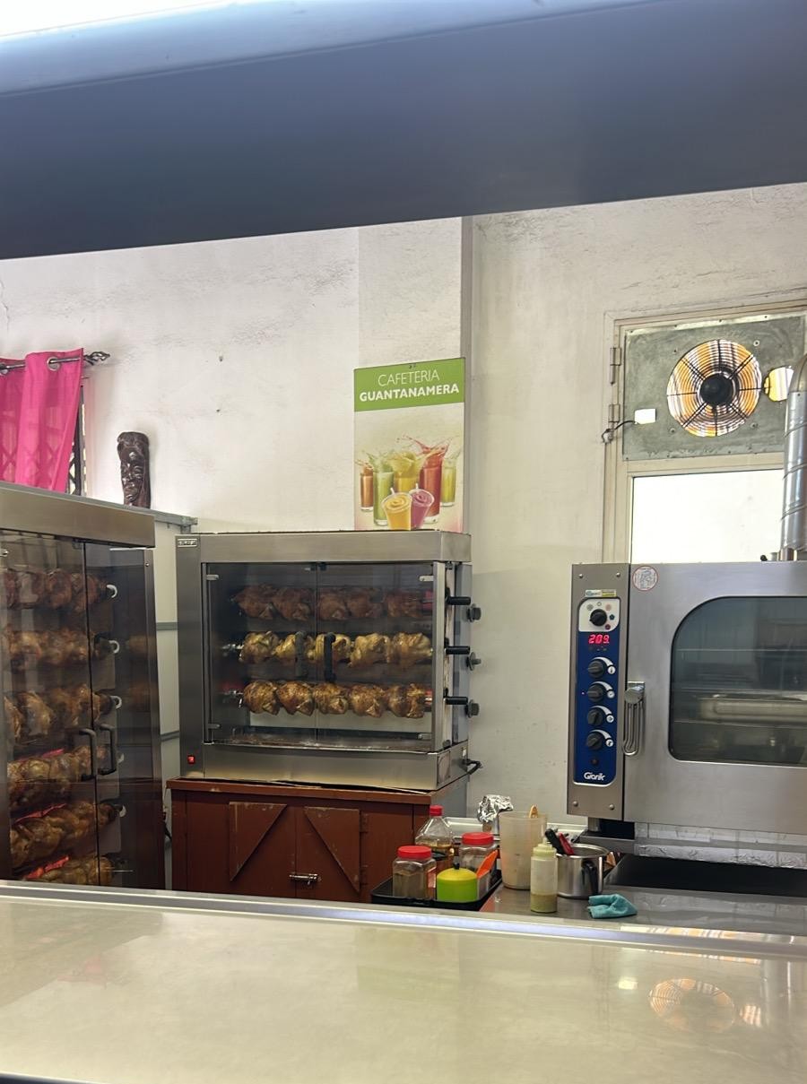 Cocina profesional con equipamiento