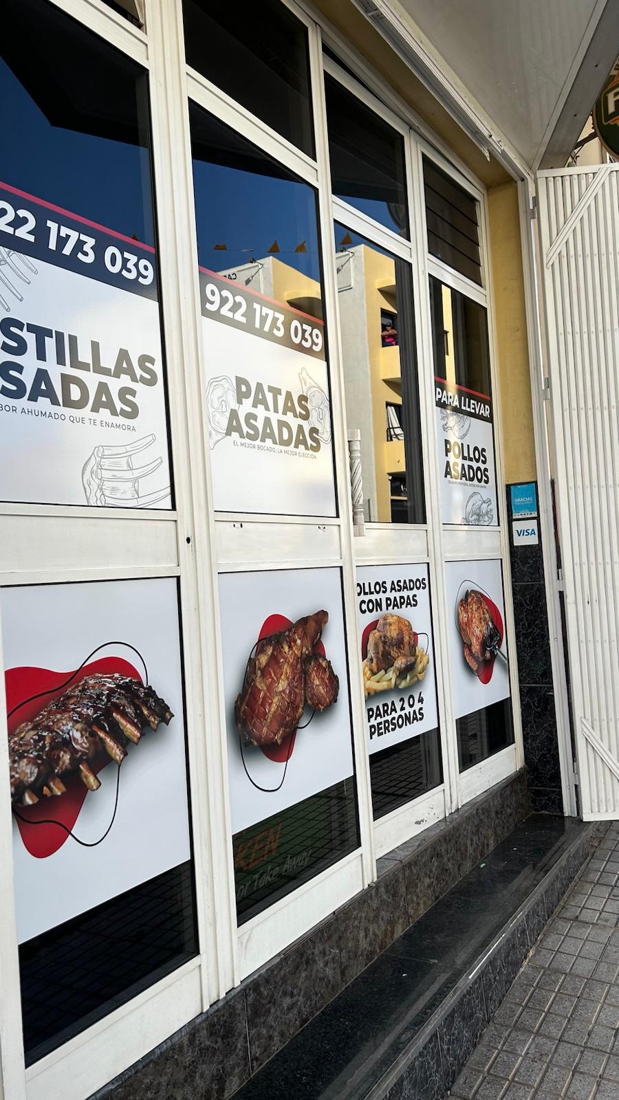 Escaparate con especialidades del día