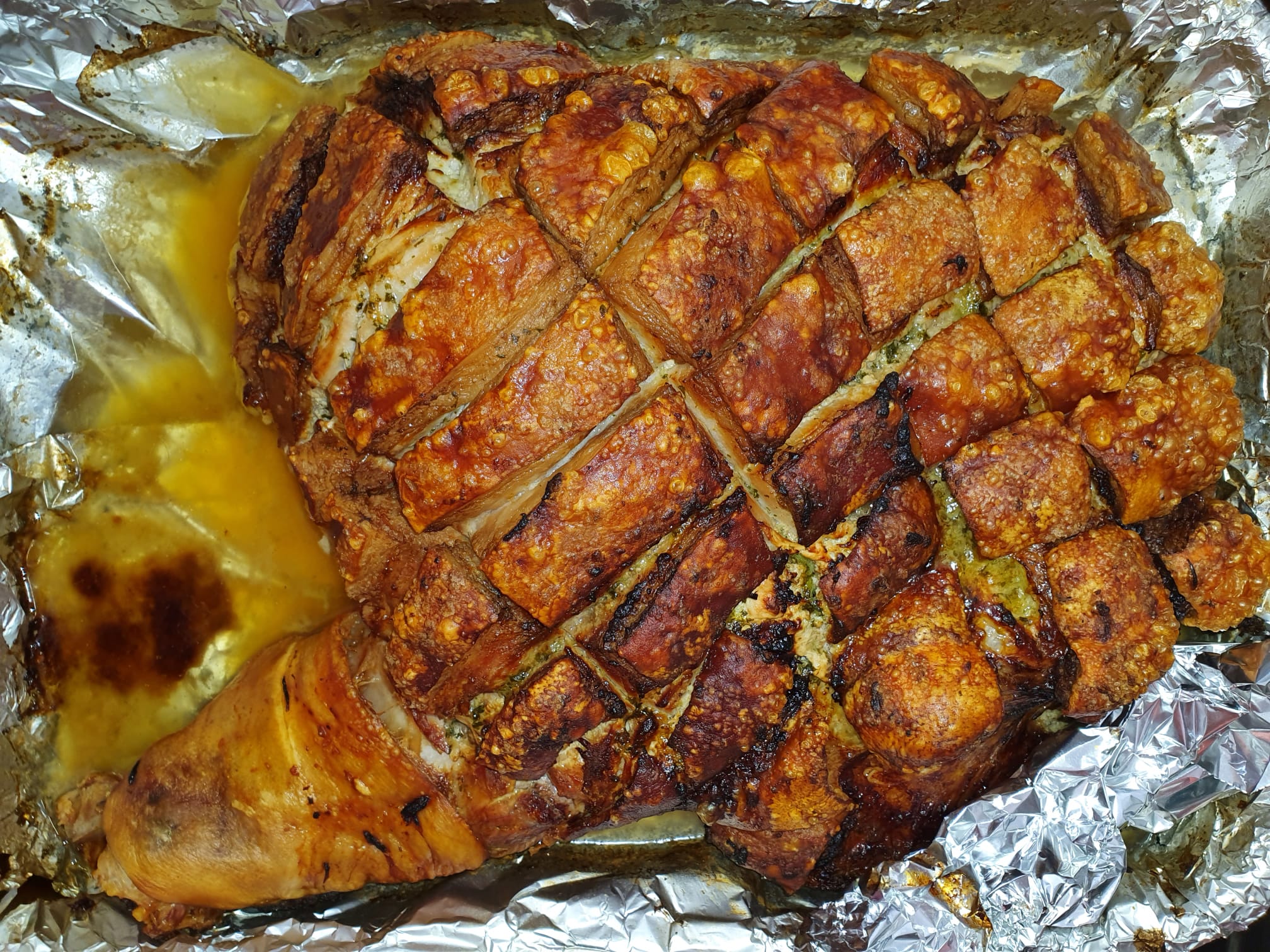 Pata asada especial con guarnición